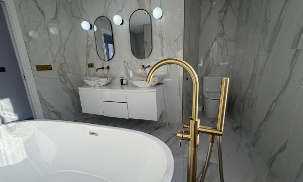 Resale - Villa - Orihuela Costa - Villamartin