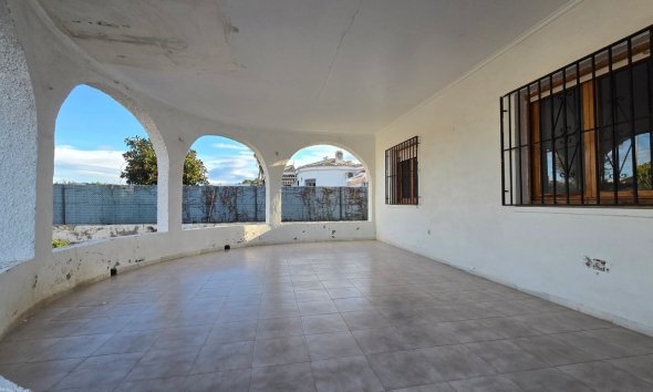 Resale - Villa - Torrevieja - El Chaparral