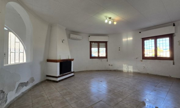 Resale - Villa - Torrevieja - El Chaparral