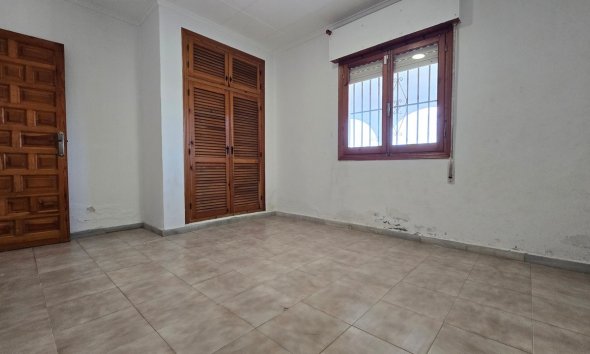 Resale - Villa - Torrevieja - El Chaparral