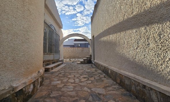 Resale - Villa - Torrevieja - El Chaparral