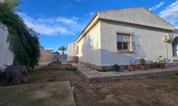 Resale - Villa - Torrevieja - El Chaparral