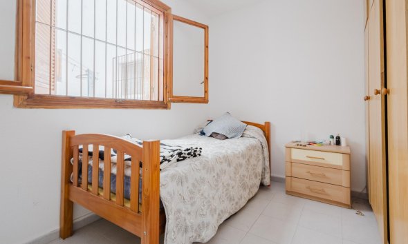 Resale - Apartment - Torrevieja - Playa del Acequión