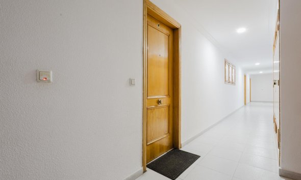 Resale - Apartment - Torrevieja - Playa del Acequión