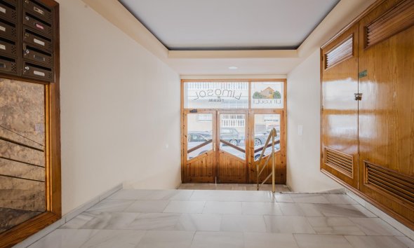 Resale - Apartment - Torrevieja - Playa del Acequión