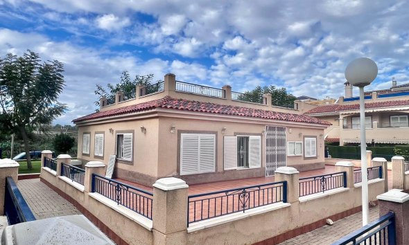 Resale - Bungalow - Pilar de la Horadada - RioMar