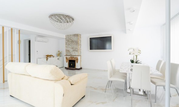 Resale - Terraced house / Townhouse - Torrevieja - Punta prima