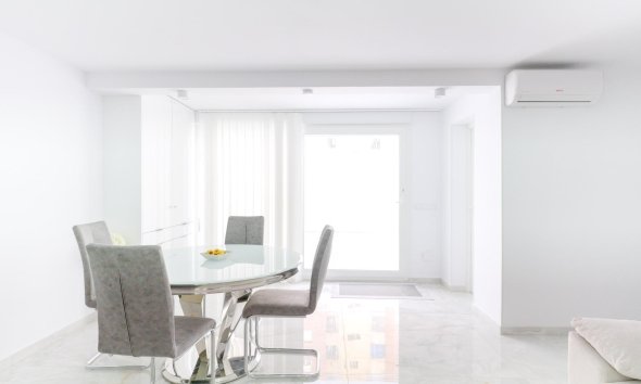 Resale - Terraced house / Townhouse - Torrevieja - Punta prima