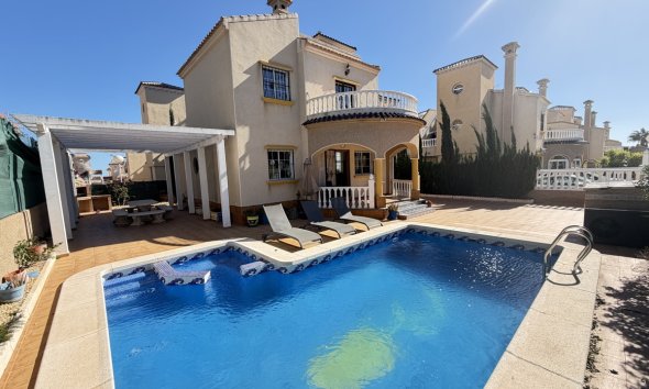 Resale - Villa - Orihuela Costa - Villamartin