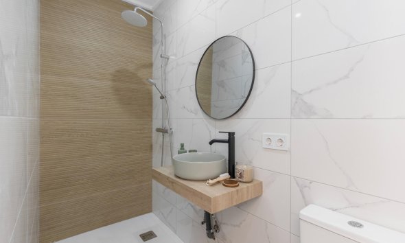 Resale - Terraced house / Townhouse - Torrevieja - Centro - Muelle Pesquero