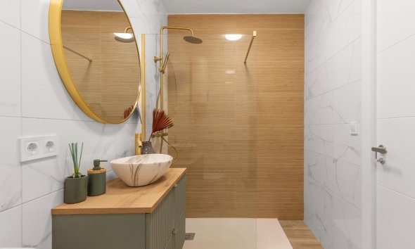 Resale - Terraced house / Townhouse - Torrevieja - Centro - Muelle Pesquero