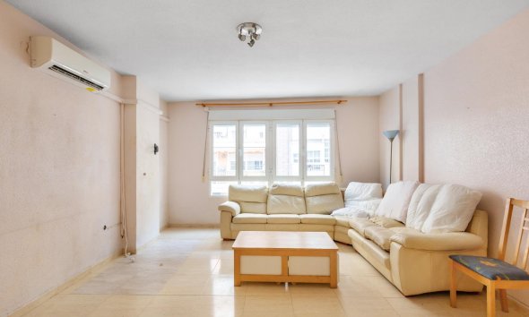 Resale - Apartment - Torrevieja - Centro - Muelle Pesquero