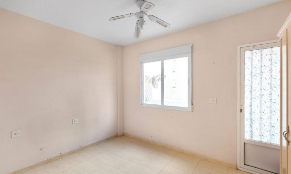 Resale - Apartment - Torrevieja - Centro - Muelle Pesquero