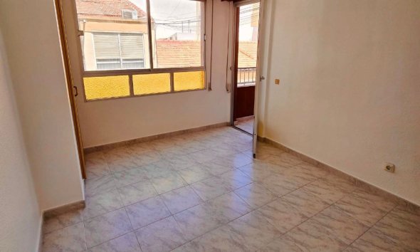 Resale - Apartment - Torrevieja Centro - Torrevieja