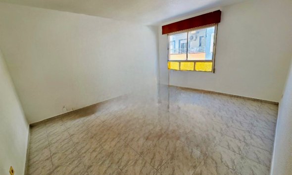 Resale - Apartment - Torrevieja Centro - Torrevieja