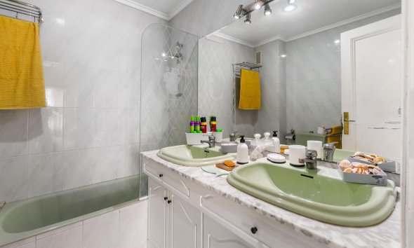 Rynek Wtórny - Apartament - Torrevieja - Piscinas naturales