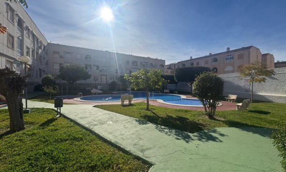 Resale - Apartment - Torrevieja - Playa del Acequión