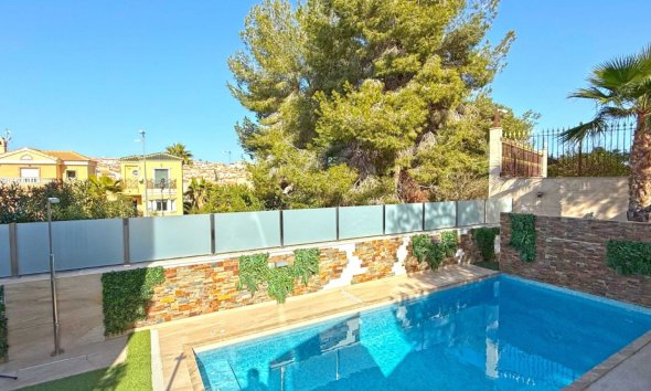 Resale - Villa - Orihuela Costa - Villamartín