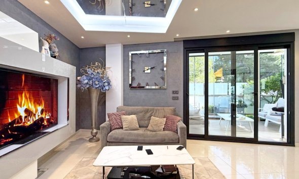 Resale - Villa - Orihuela Costa - Villamartín