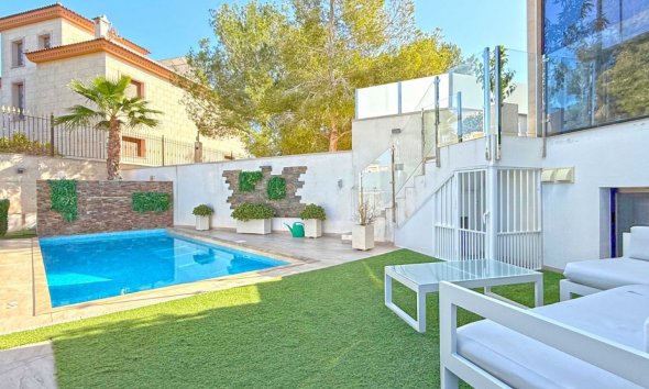 Resale - Villa - Orihuela Costa - Villamartín