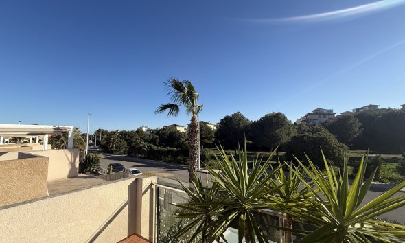 Resale - Villa - Orihuela Costa - La Zenia