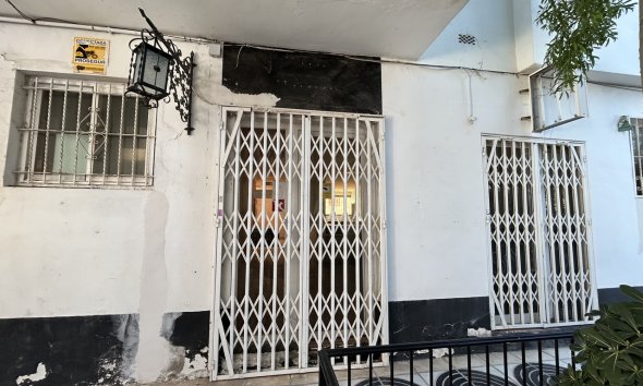 Resale - Commercial premises / Commercial unit / Retail space - Orihuela Costa - Villamartin