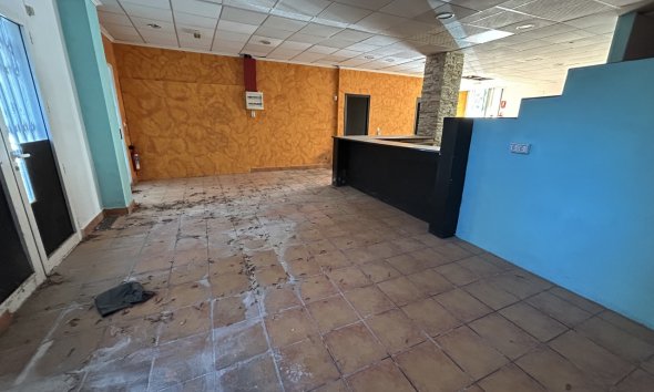Resale - Commercial premises / Commercial unit / Retail space - Orihuela Costa - Villamartin