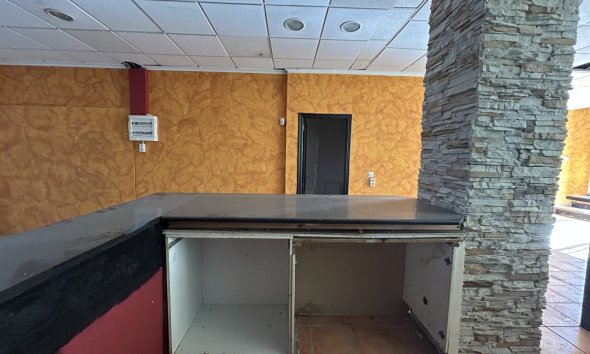 Resale - Commercial premises / Commercial unit / Retail space - Orihuela Costa - Villamartin