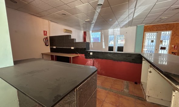 Resale - Commercial premises / Commercial unit / Retail space - Orihuela Costa - Villamartin