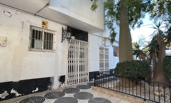 Resale - Commercial premises / Commercial unit / Retail space - Orihuela Costa - Villamartin