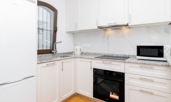 Resale - Terraced house / Townhouse - Orihuela Costa - La Zenia