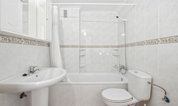 Resale - Apartment - Torrevieja - Playa de los locos