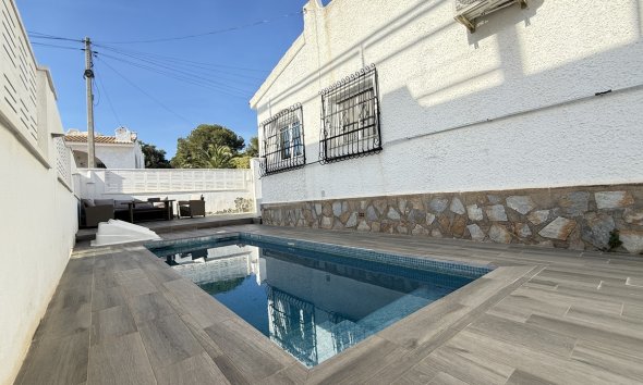 Resale - Villa - Orihuela Costa - Villamartin