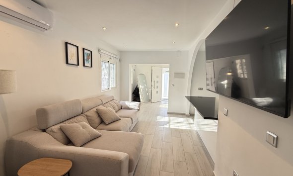 Resale - Villa - Orihuela Costa - Villamartin