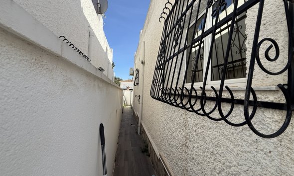 Resale - Villa - Orihuela Costa - Villamartin