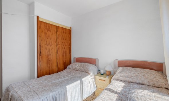 Resale - Apartment - Arenales del Sol - Segunda linea playa