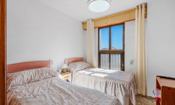 Resale - Apartment - Arenales del Sol - Segunda linea playa