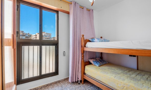 Resale - Apartment - Arenales del Sol - Segunda linea playa