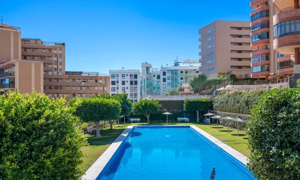 Resale - Apartment - Arenales del Sol - Segunda linea playa