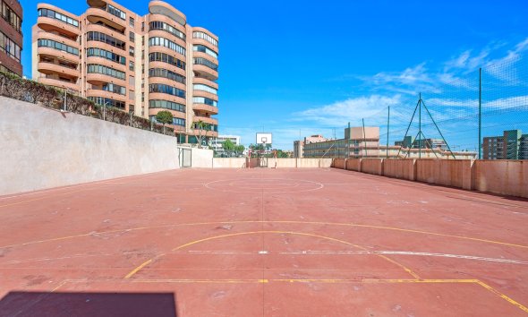 Resale - Apartment - Arenales del Sol - Segunda linea playa