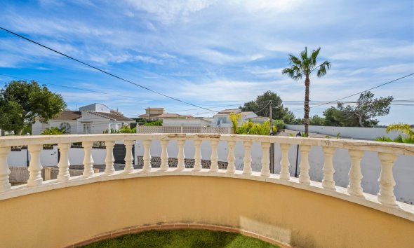 Resale - Villa - Orihuela Costa - Castillo de Don Juan
