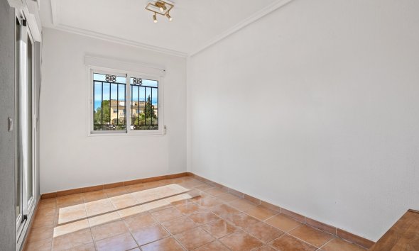 Resale - Villa - Orihuela Costa - Castillo de Don Juan