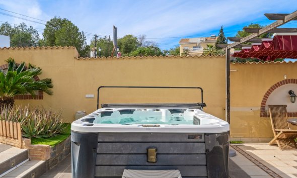 Resale - Villa - Orihuela Costa - Castillo de Don Juan