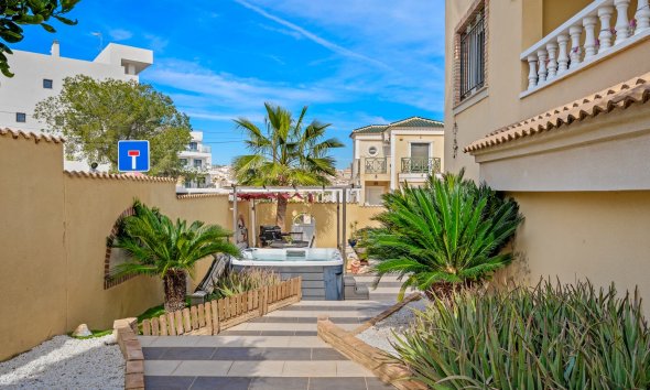 Resale - Villa - Orihuela Costa - Castillo de Don Juan