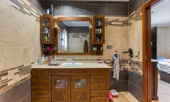 Resale - Villa - Los Montesinos - La Herrada