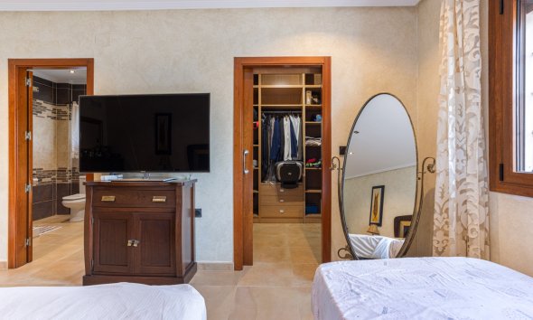 Resale - Villa - Los Montesinos - La Herrada