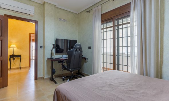 Resale - Villa - Los Montesinos - La Herrada