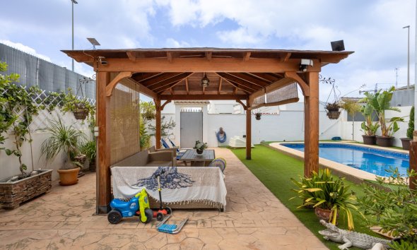 Resale - Villa - Los Montesinos - La Herrada