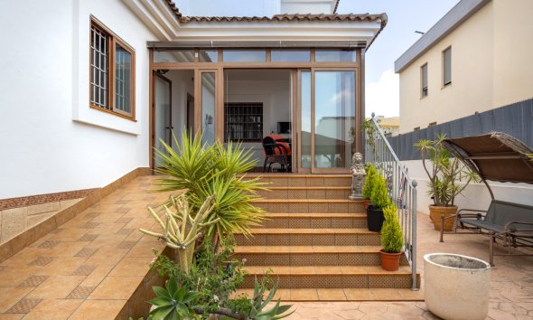 Resale - Villa - Los Montesinos - La Herrada