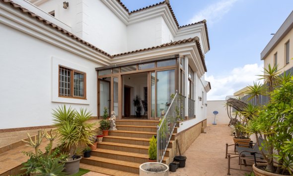 Resale - Villa - Los Montesinos - La Herrada